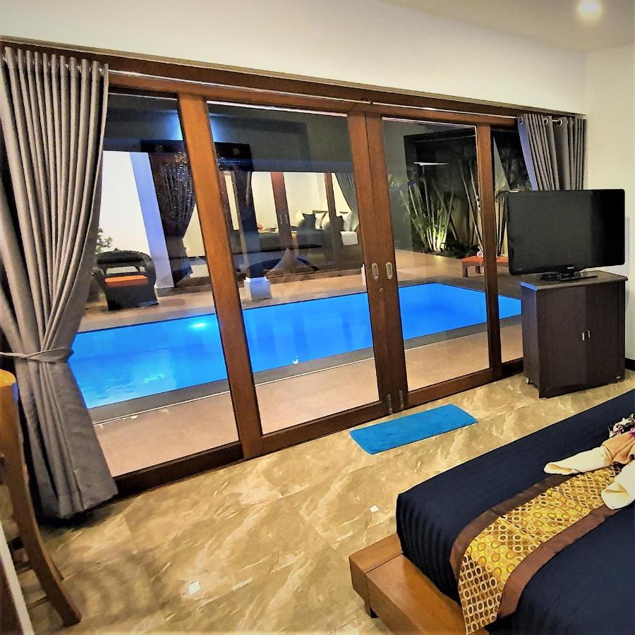 Villaer Orange Palm Pool