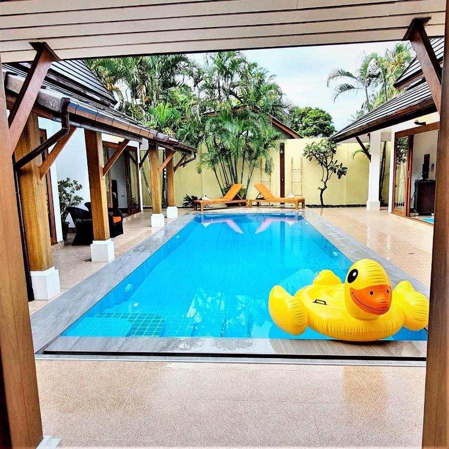 Orange Palm Pool Villaer