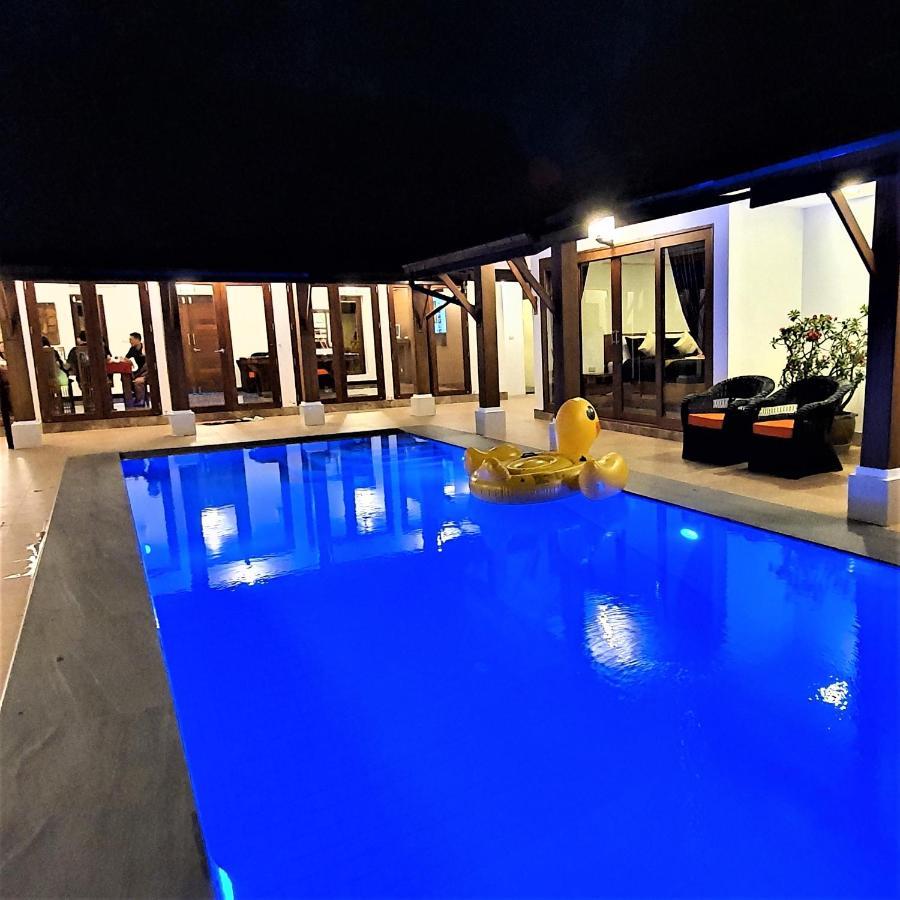 Orange Palm Pool Villaer *