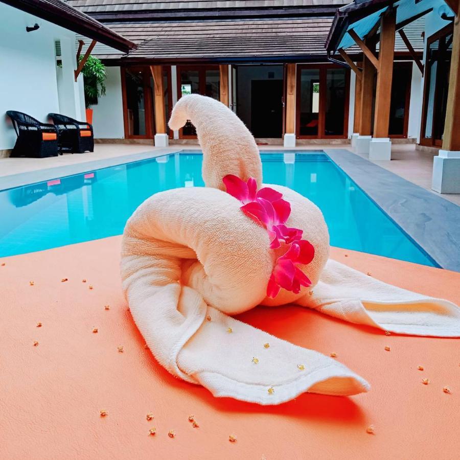 Villaer Orange Palm Pool